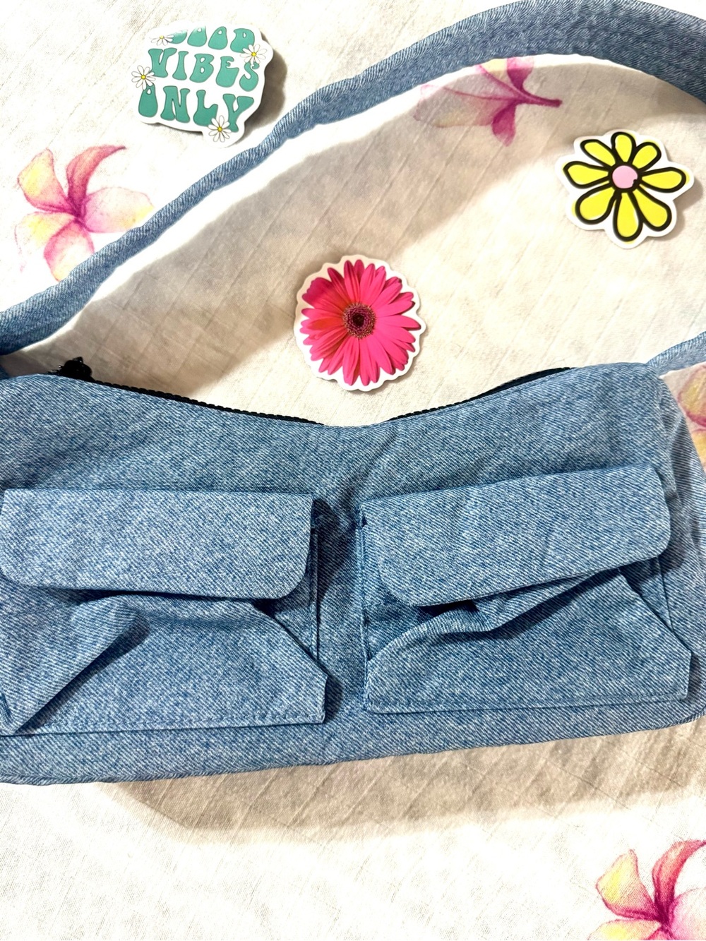 BAGGU Digital Denim Cargo Shoulder Bag ✨ - Picture 3 of 9